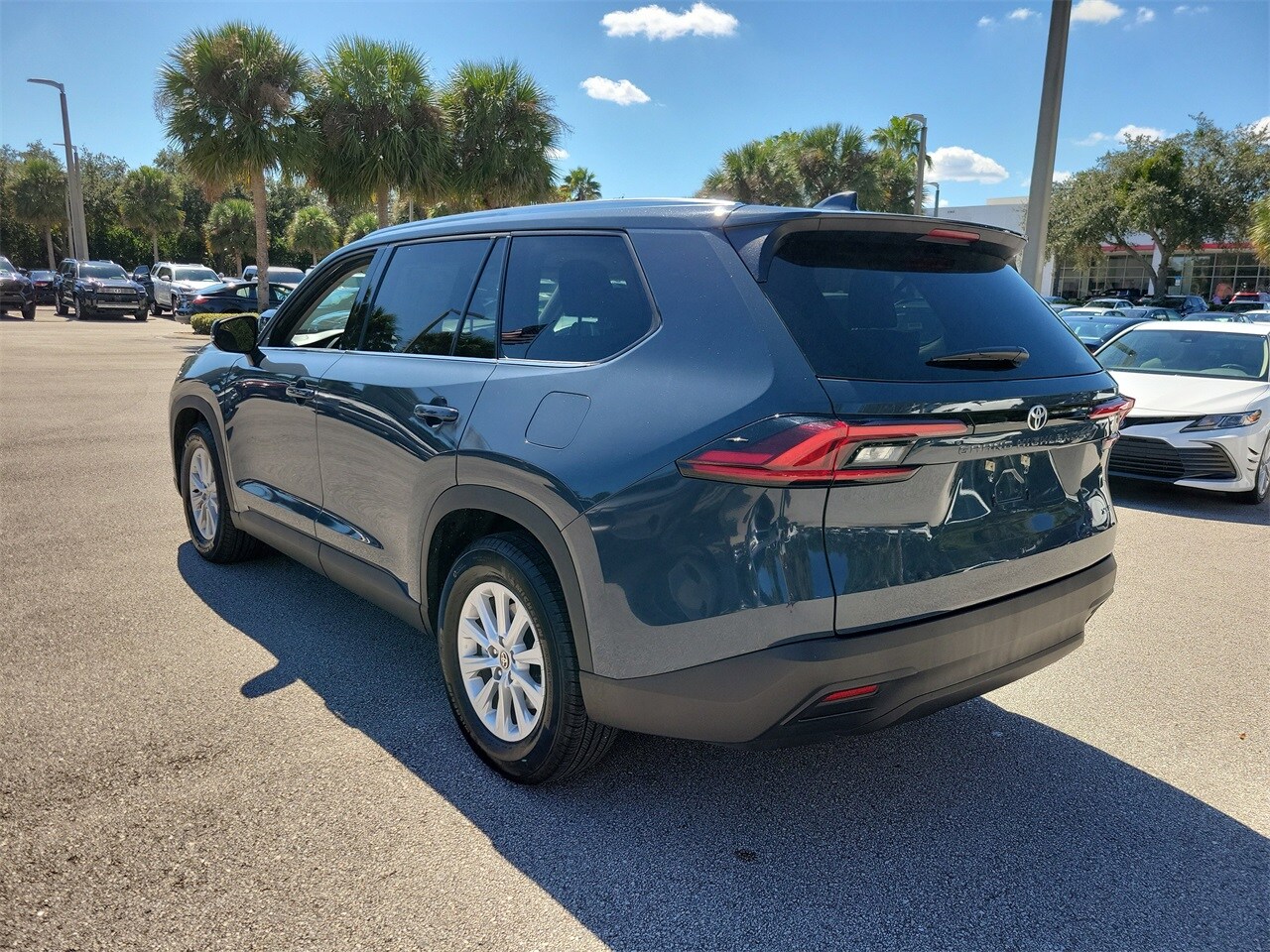 2025 Toyota Grand Highlander XLE photo 3