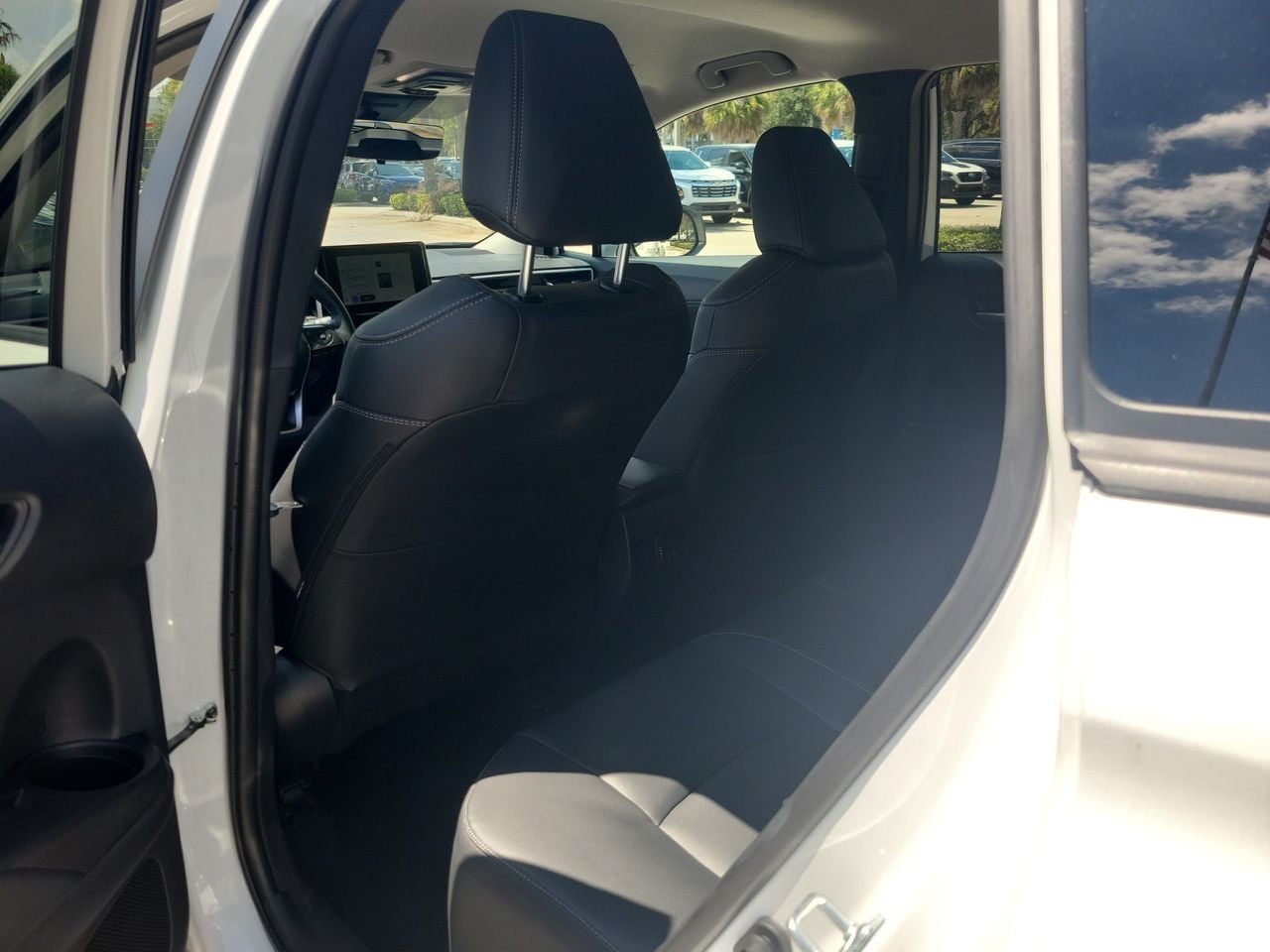 2025 Toyota Corolla Cross XLE - Photo 9