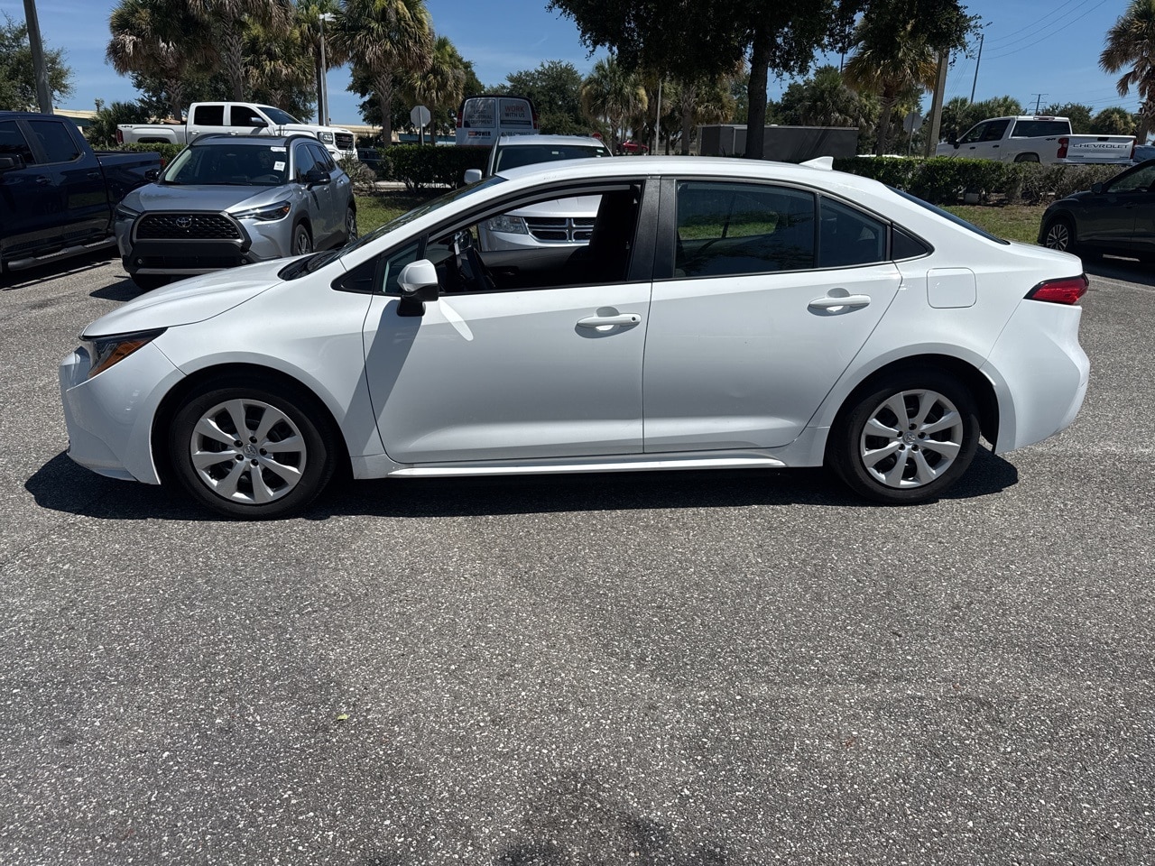 Used 2024 Toyota Corolla LE with VIN 5YFB4MDE1RP119771 for sale in Kansas City