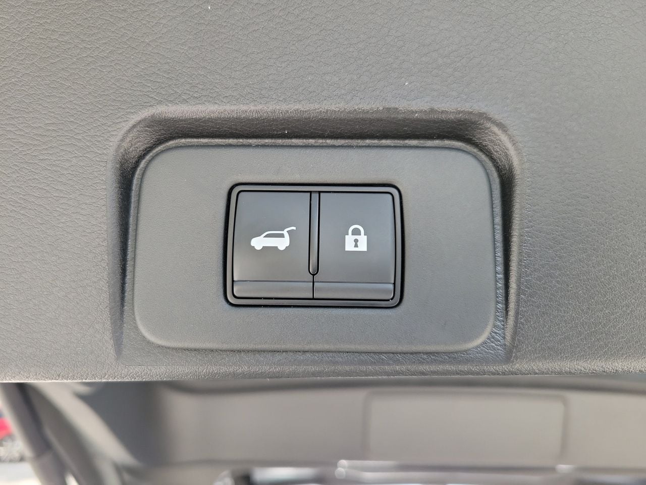 2025 Nissan Rogue SV - Photo 8