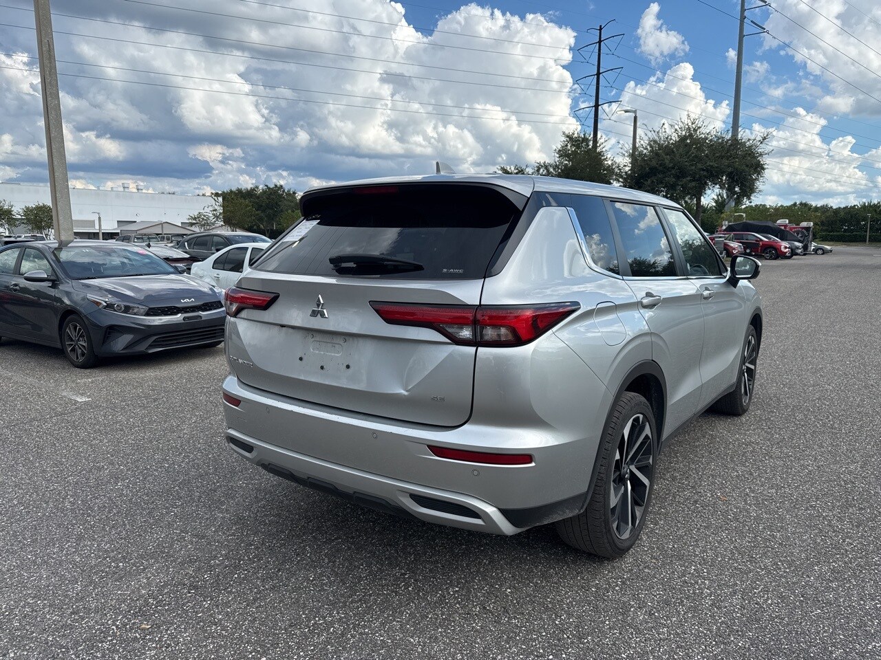 2024 Mitsubishi Outlander SE Ralliart photo 2