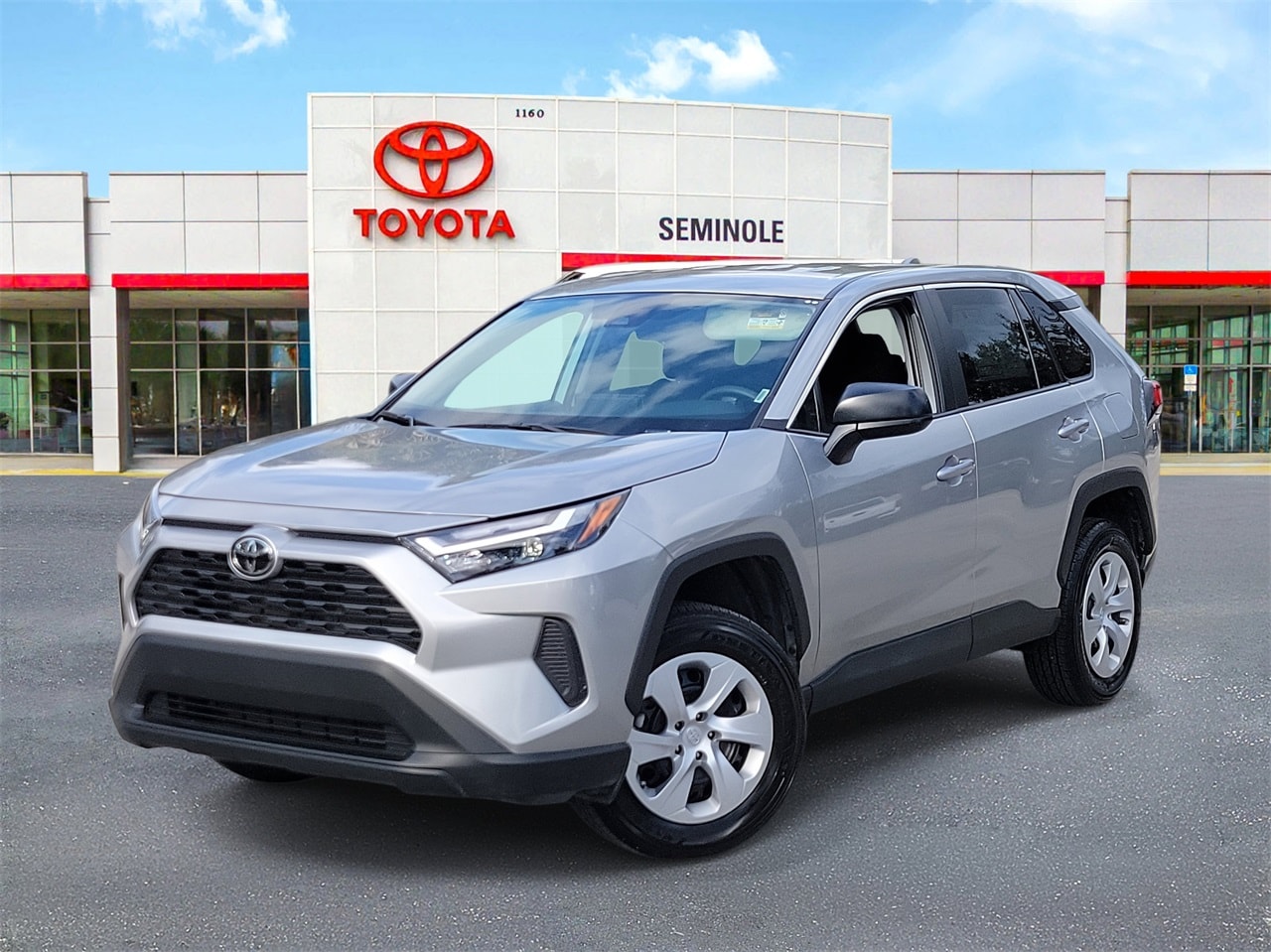 2025 Toyota RAV4 LE's photo