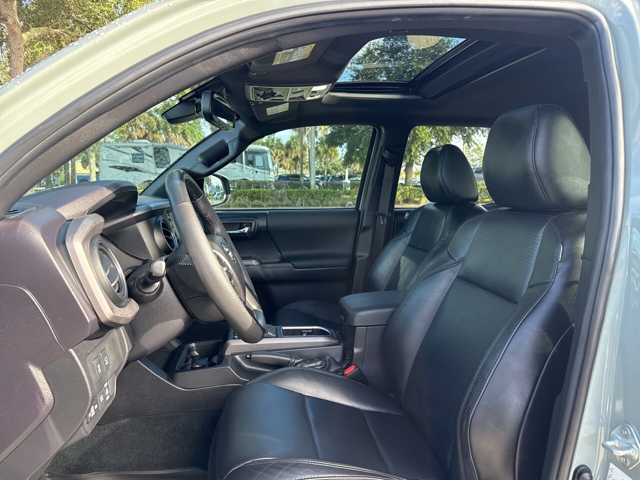 2023 Toyota Tacoma TRD Off-Road photo 3