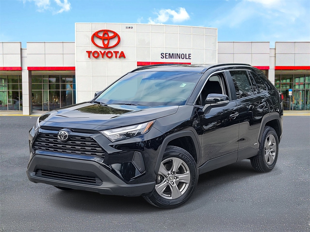 2025 Toyota RAV4 XLE's photo