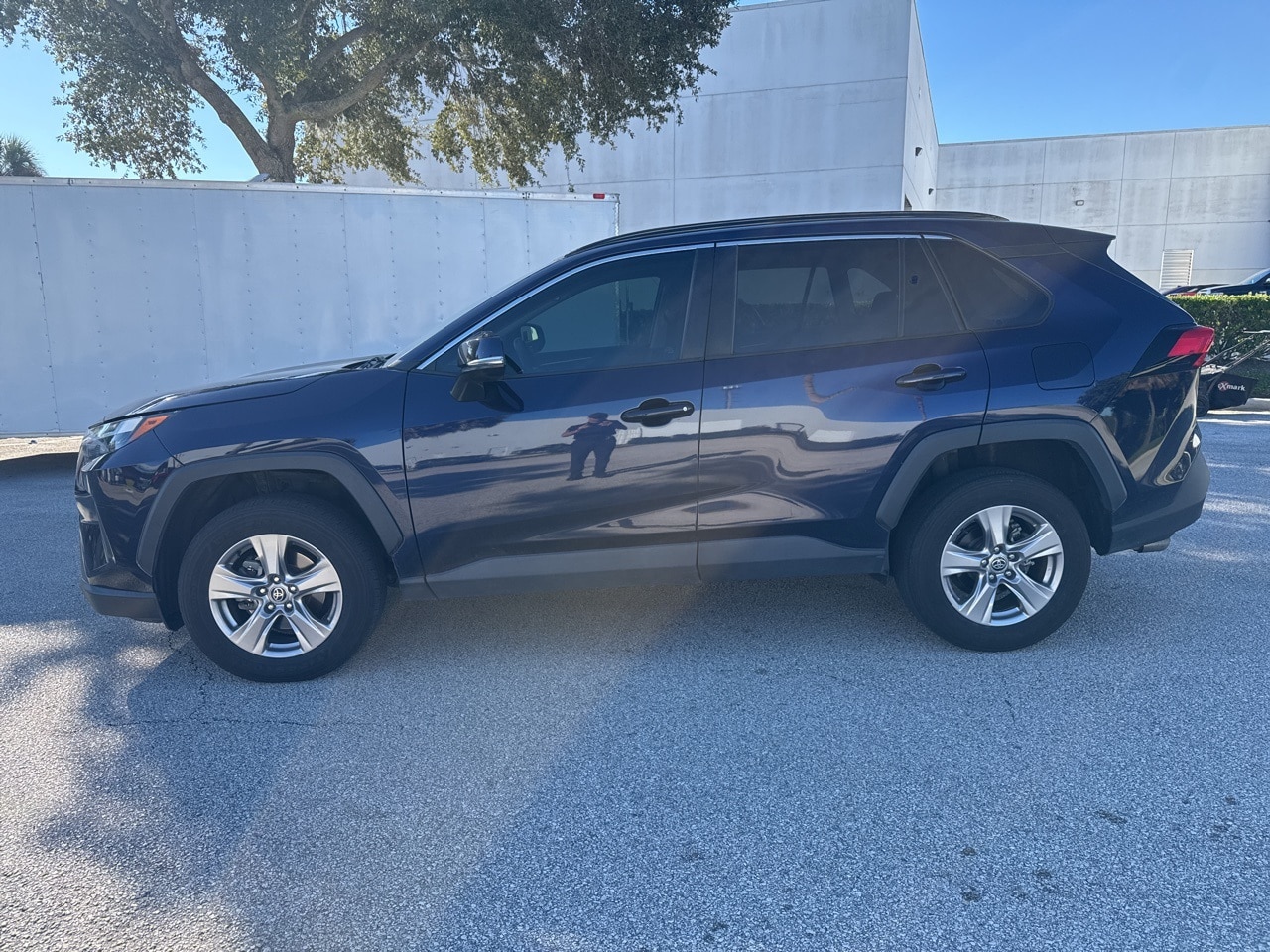 Used 2022 Toyota RAV4 XLE with VIN 2T3W1RFV5NW232093 for sale in Kansas City