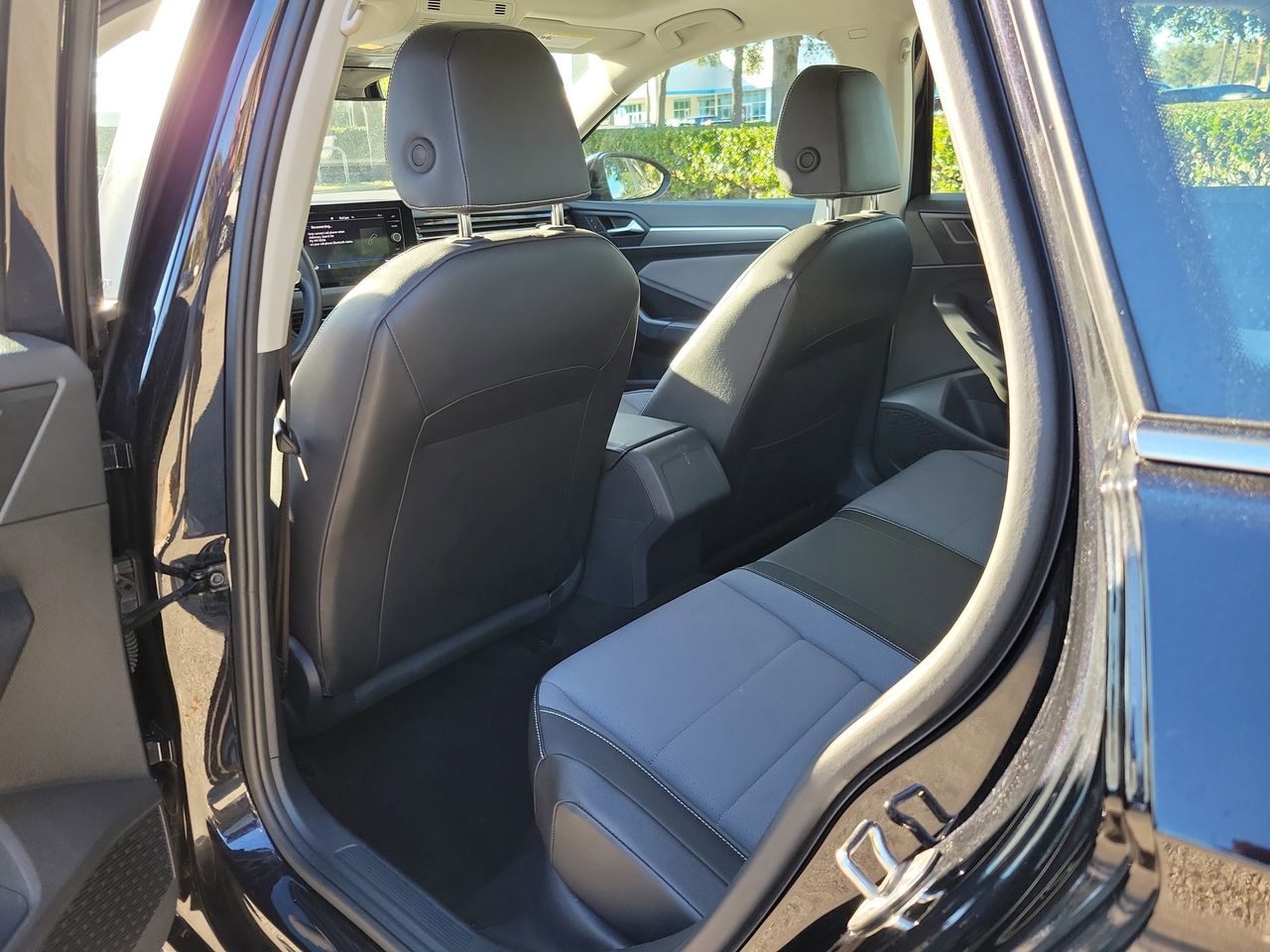 2025 Volkswagen Jetta SE - Photo 9