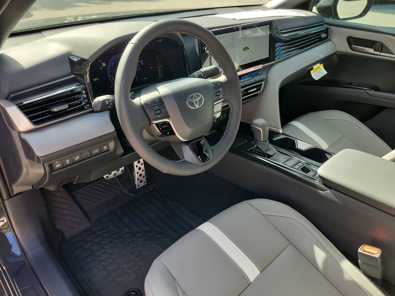 2026 Toyota Camry SE - Photo 16