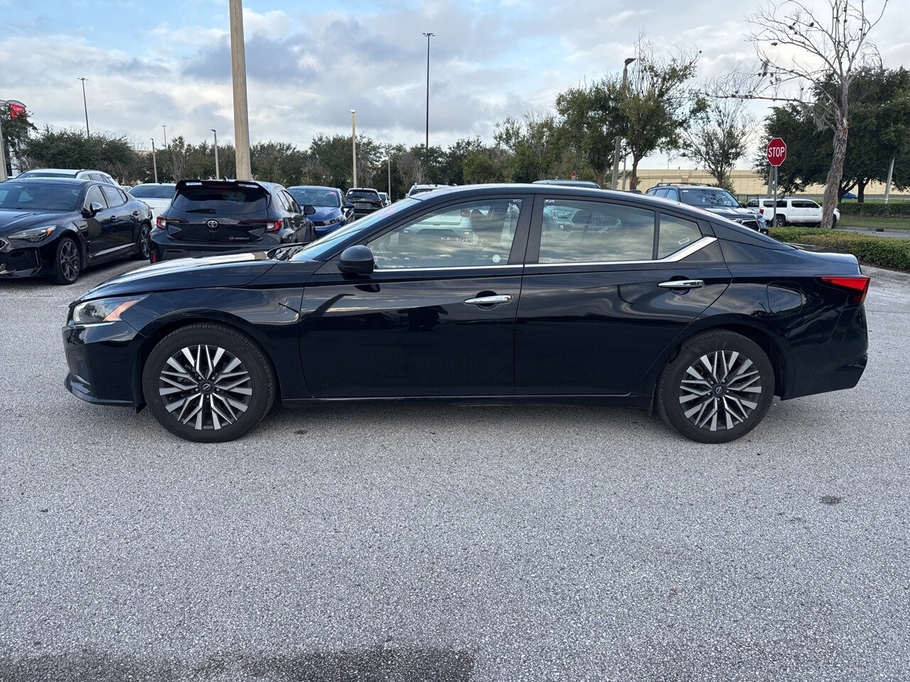 2024 Nissan Altima 2.5 SV photo 2