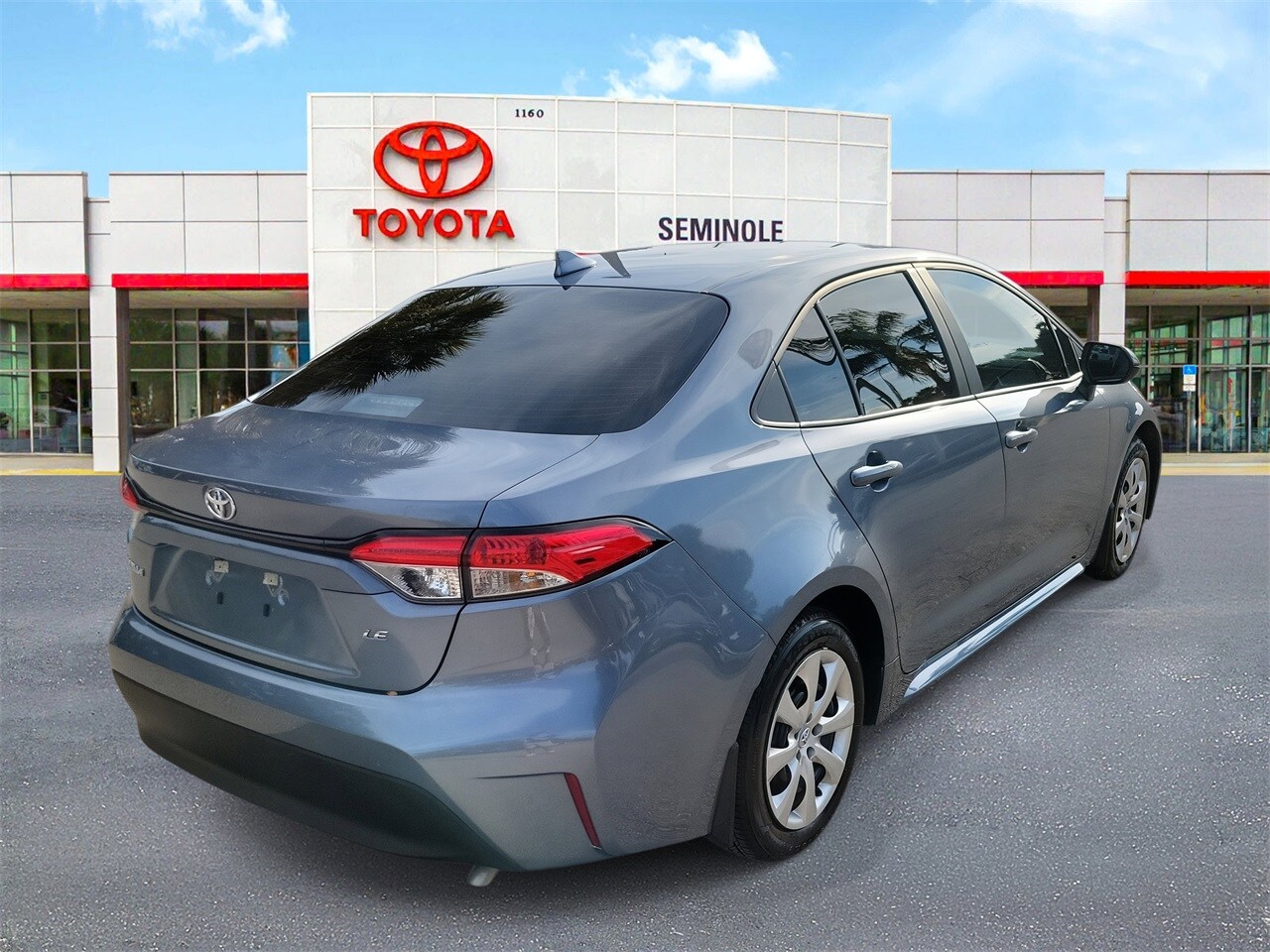2025 Toyota Corolla LE photo 3