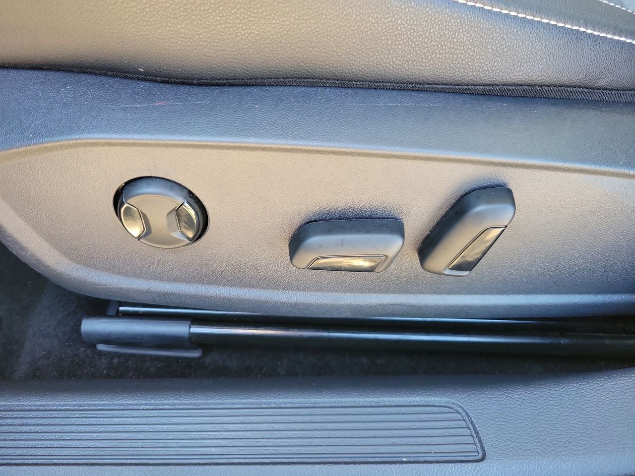 2025 Volkswagen Jetta SE - Photo 17