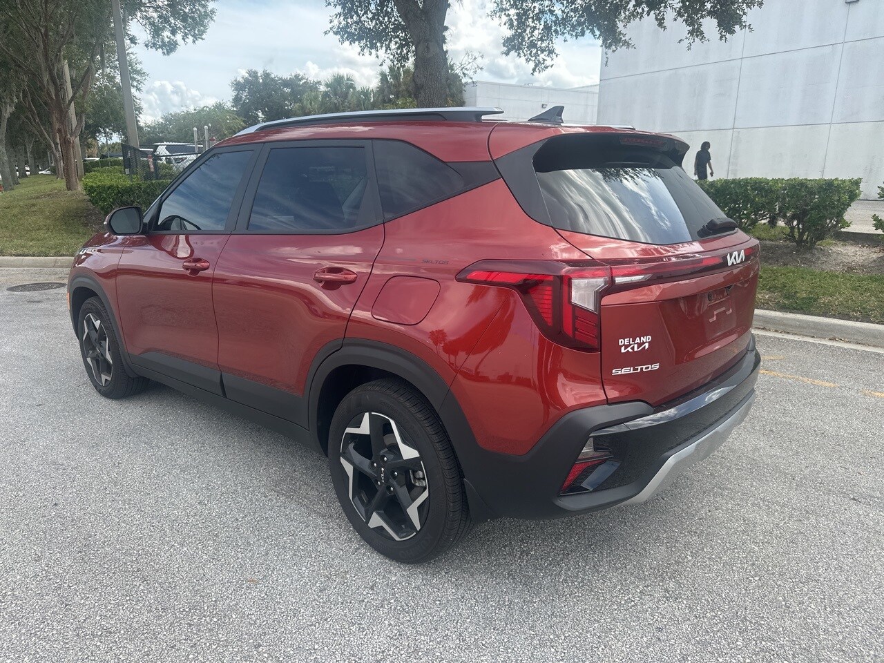 2025 Kia Seltos S photo 2