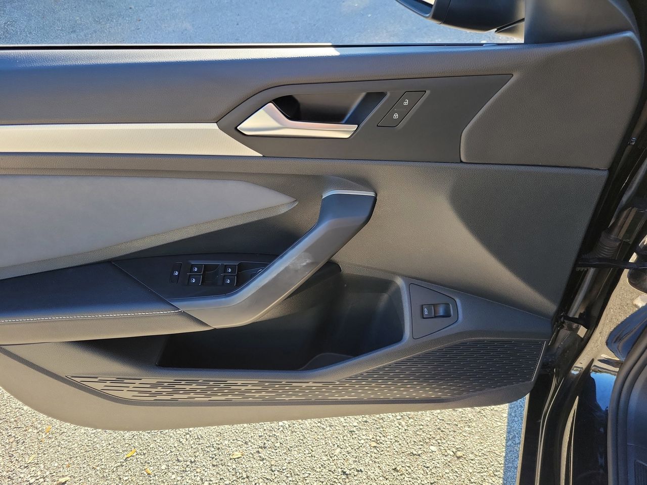 2025 Volkswagen Jetta SE - Photo 13