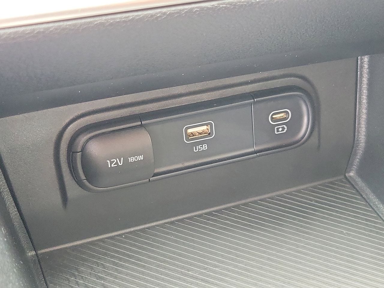 2025 Kia Sportage LX - Photo 28