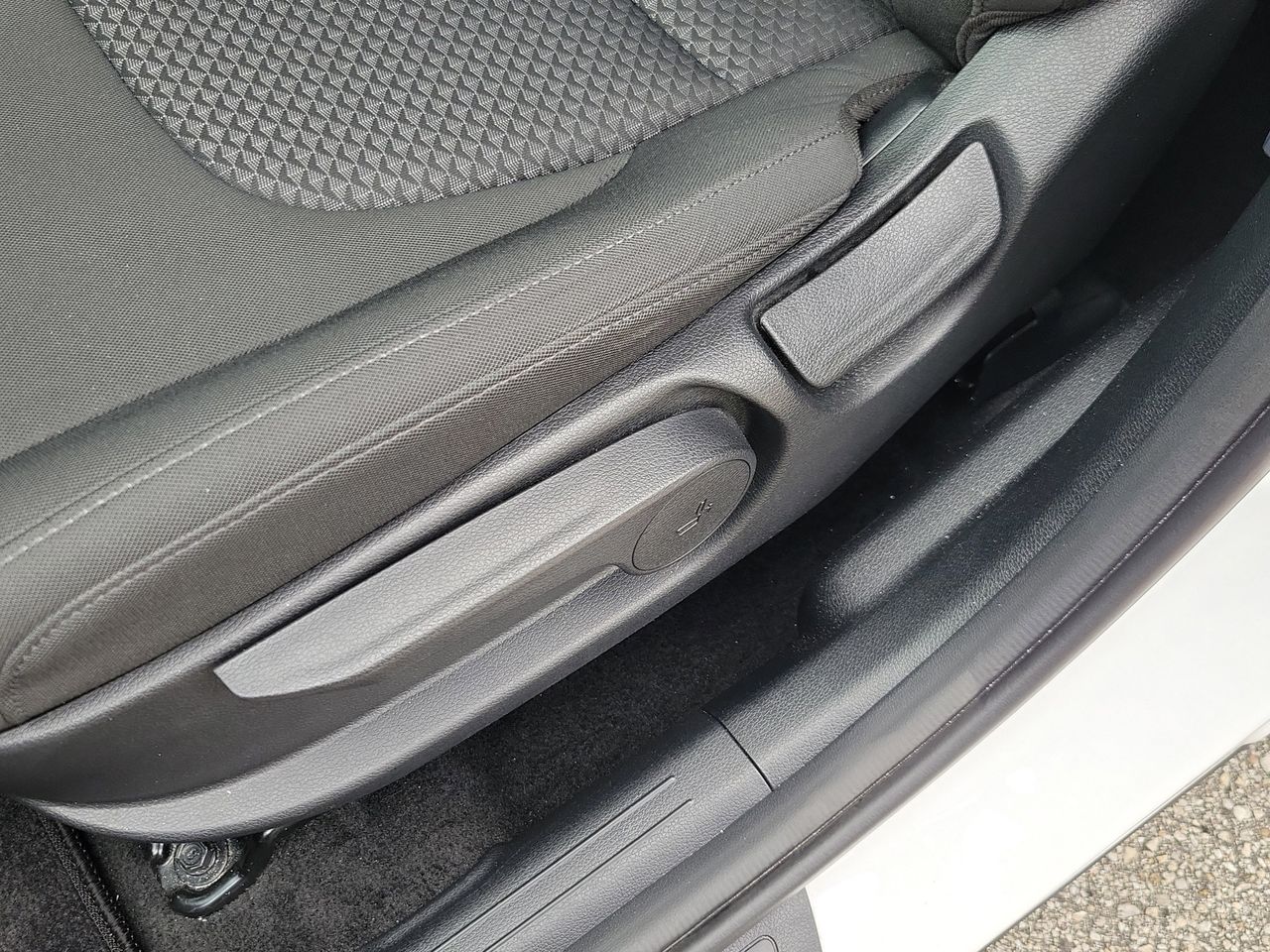 2025 Kia Sportage LX - Photo 16