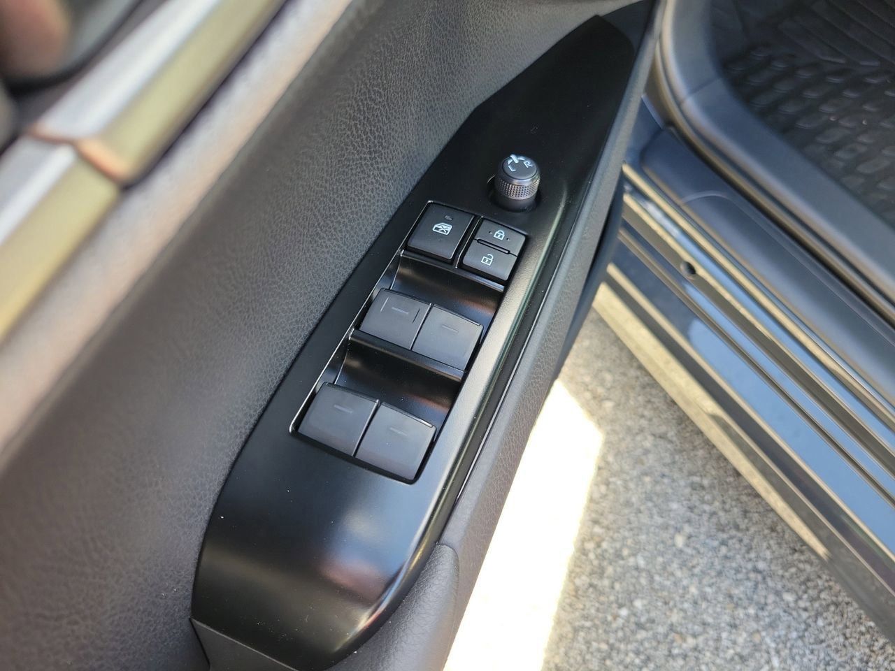 2026 Toyota Camry SE - Photo 15