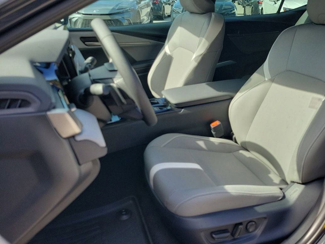 2026 Toyota Camry SE - Photo 17
