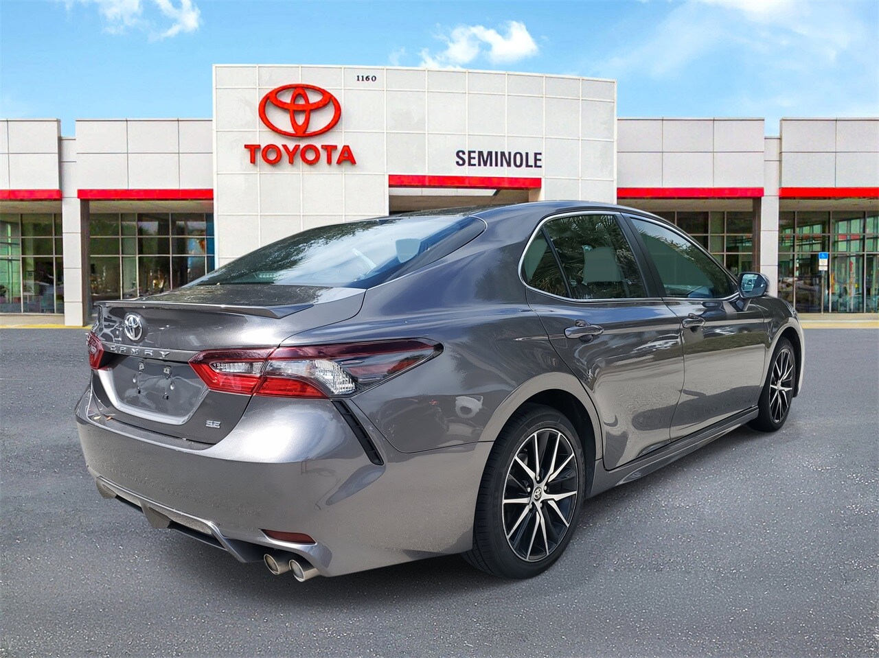 2024 Toyota Camry SE photo 3
