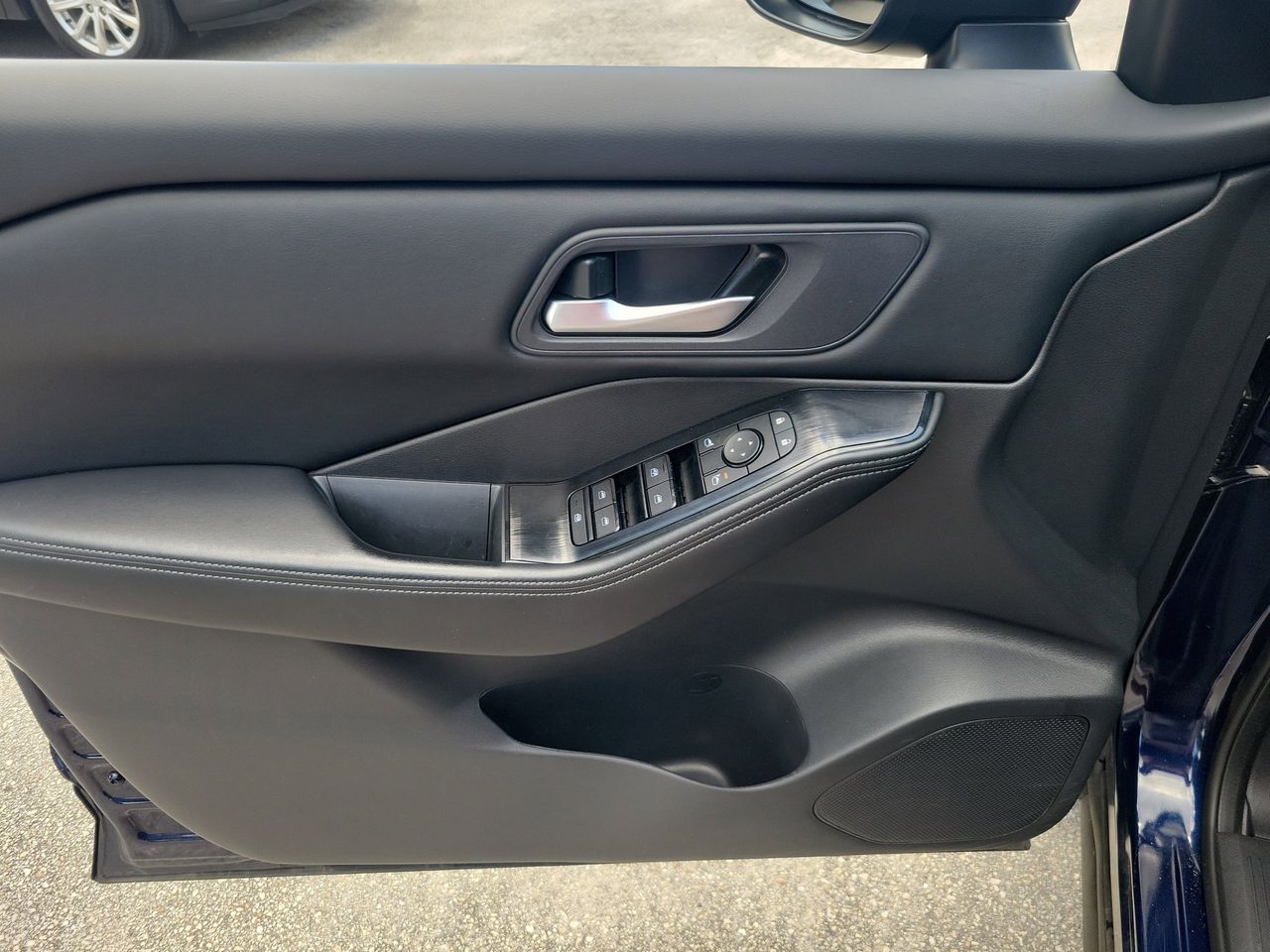 2025 Nissan Rogue SV - Photo 13