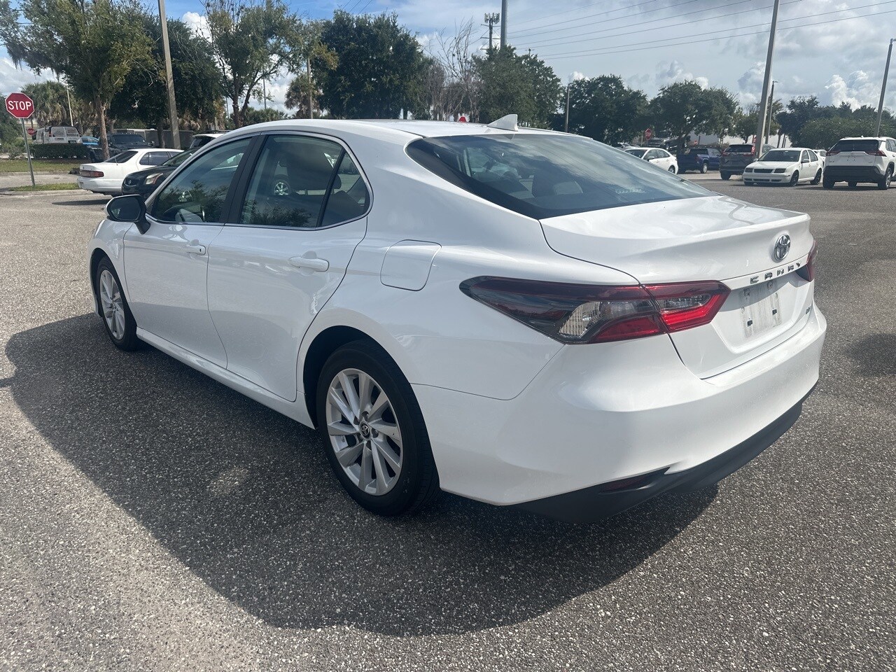 2023 Toyota Camry LE photo 3
