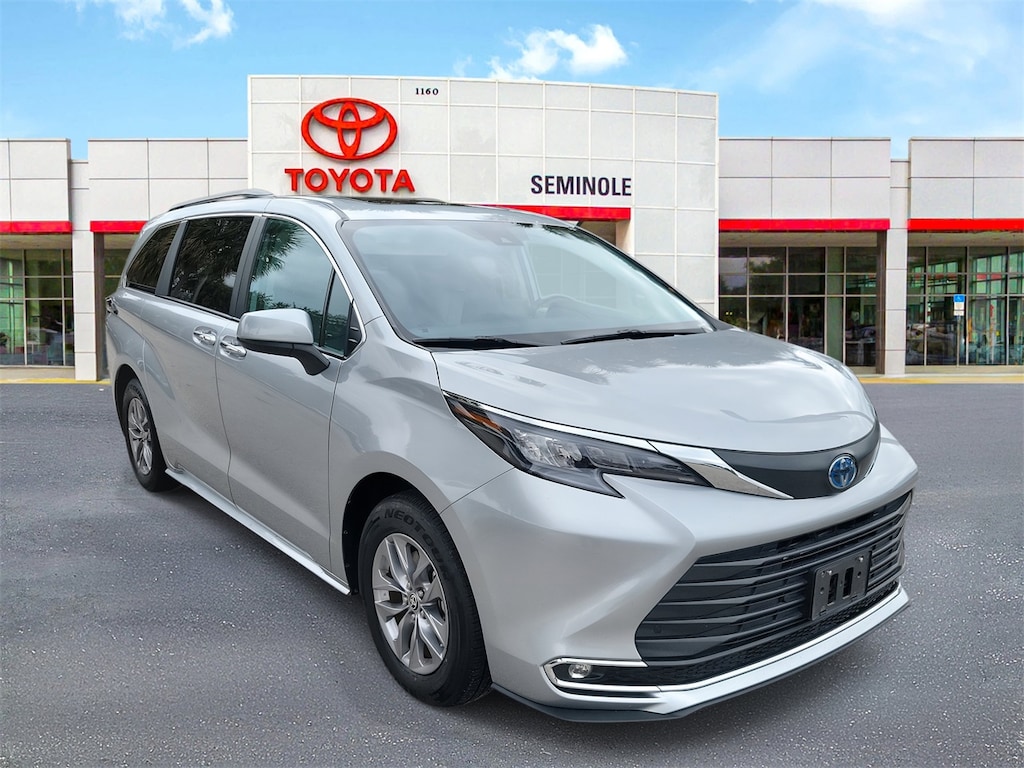 Used 2024 Toyota Sienna XLE Minivan/Van