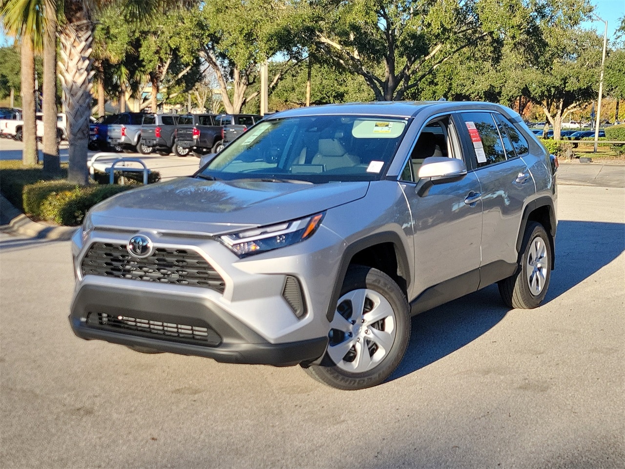 2025 Toyota RAV4 LE's photo