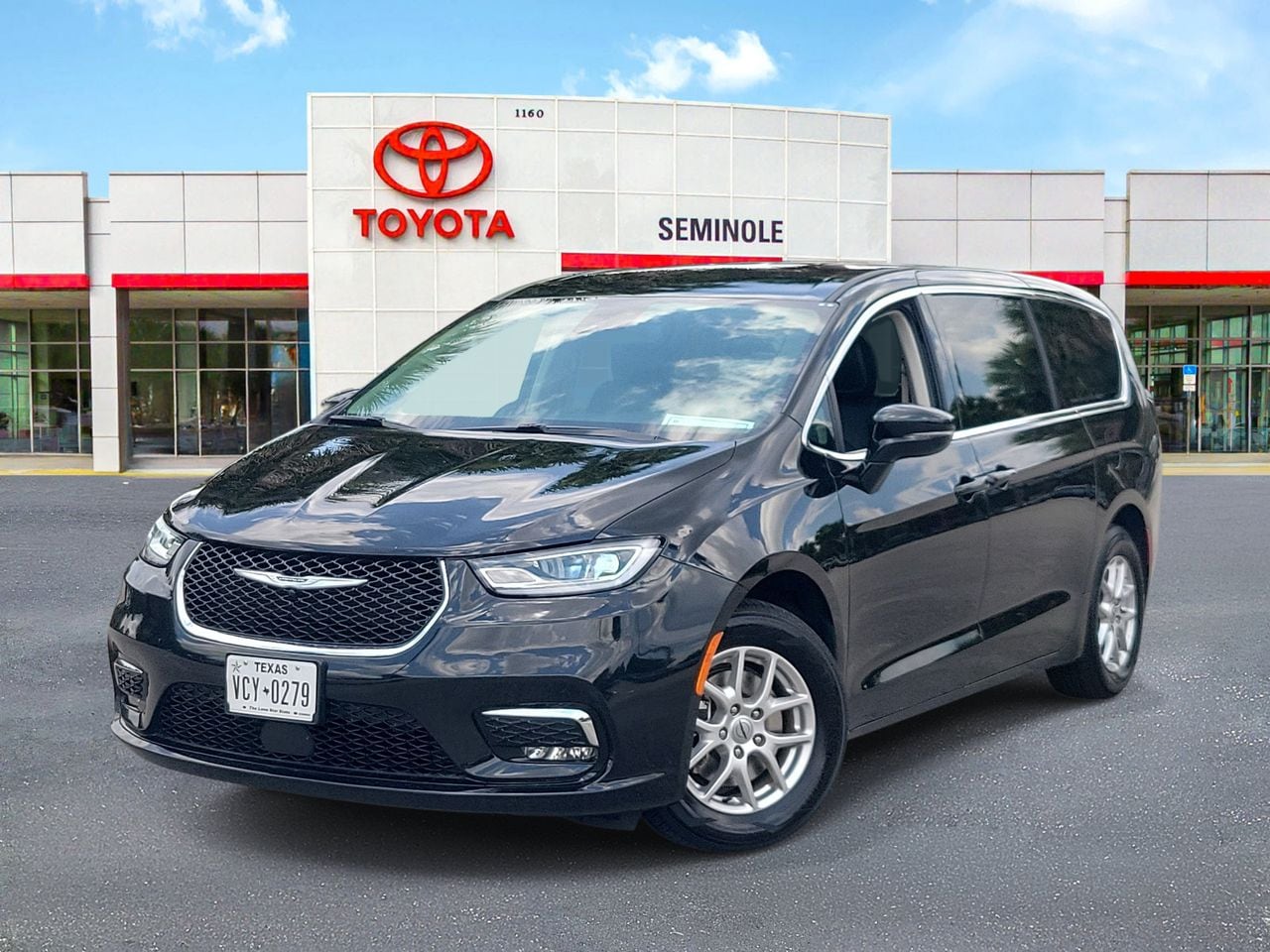 2024 Chrysler Pacifica Touring L's photo