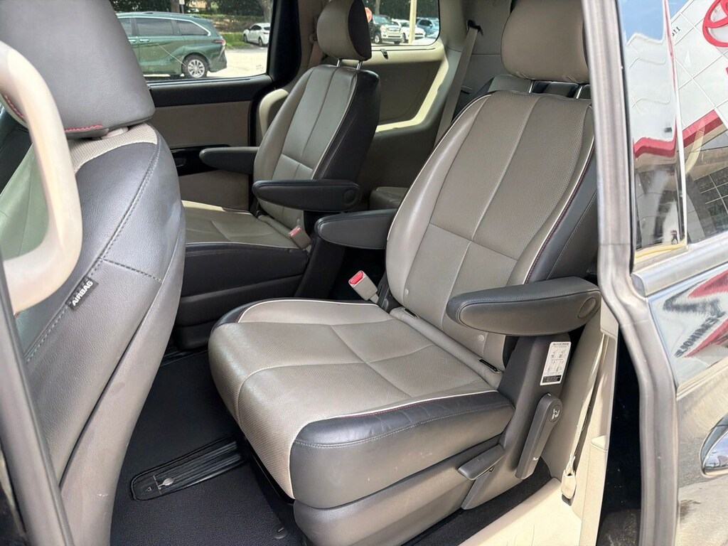 Used 2018 Kia Sedona SX Minivan/Van