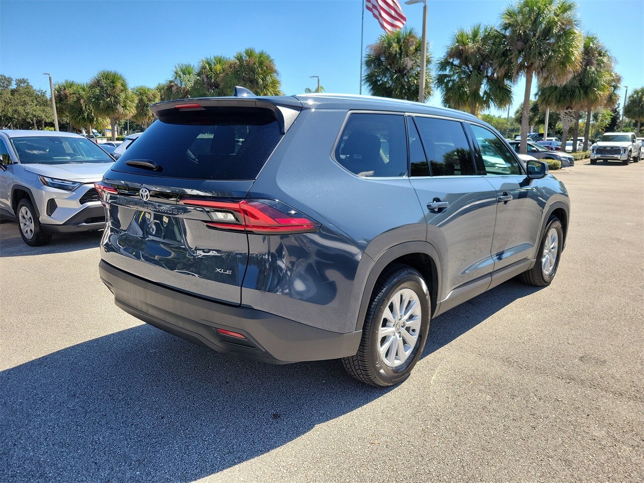 2025 Toyota Grand Highlander XLE photo 2