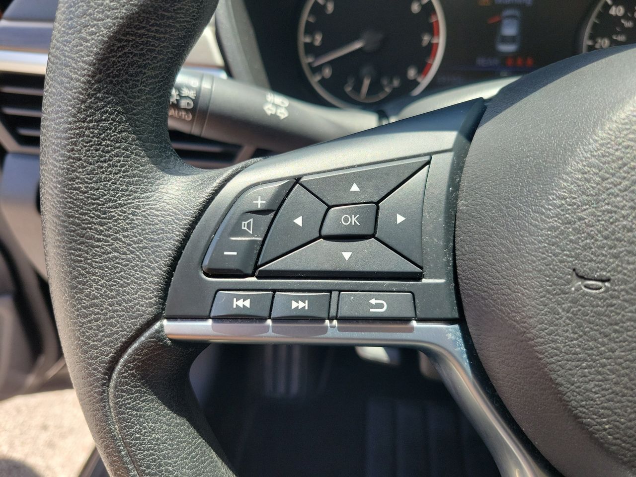 2025 Nissan Altima SV - Photo 18
