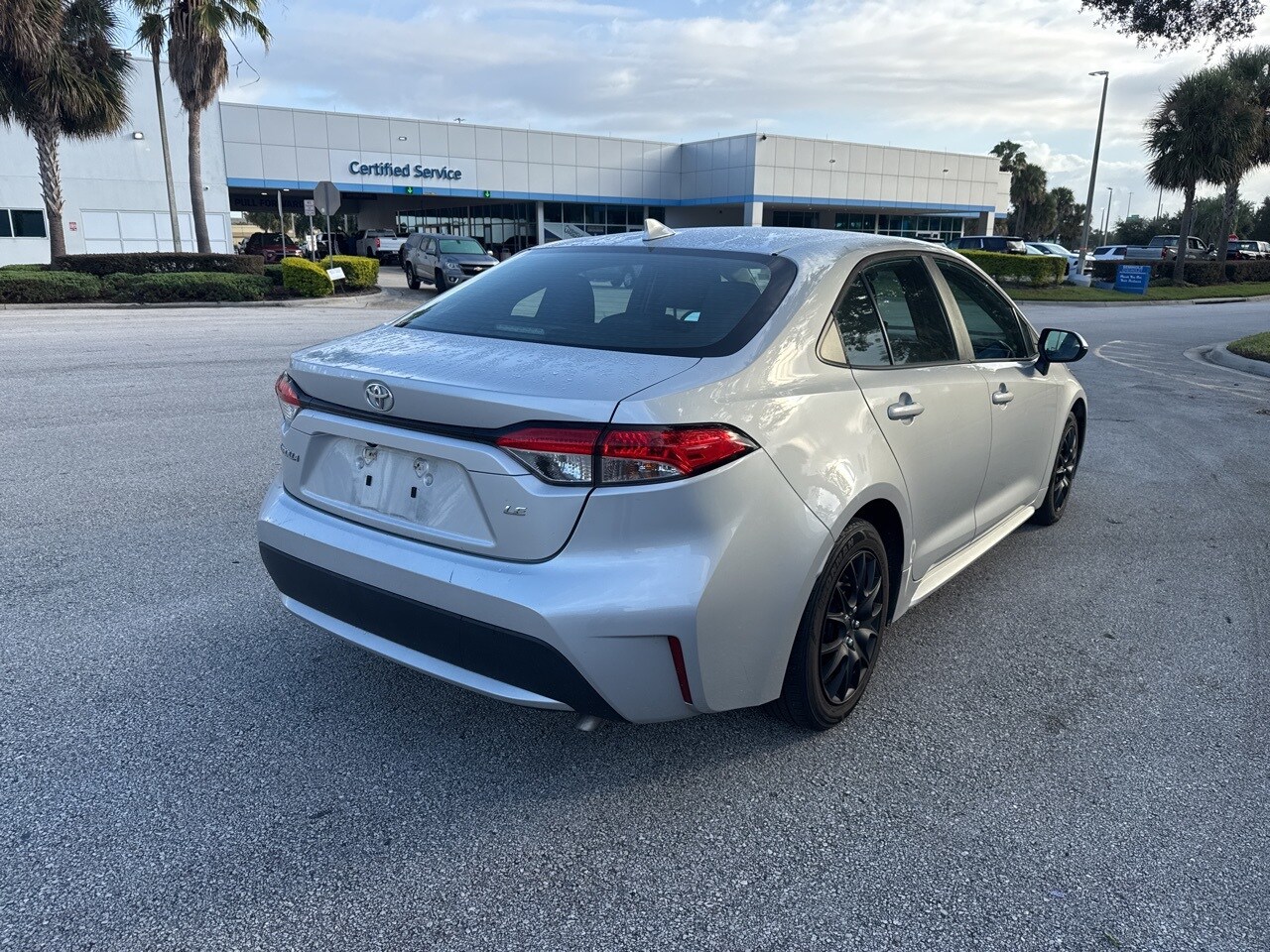 2022 Toyota Corolla LE photo 3