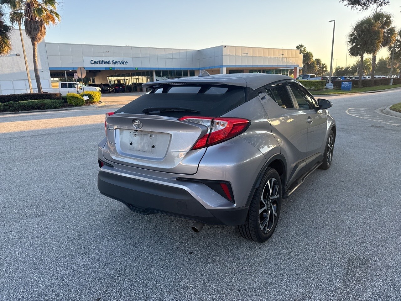 2020 Toyota C-HR XLE photo 3