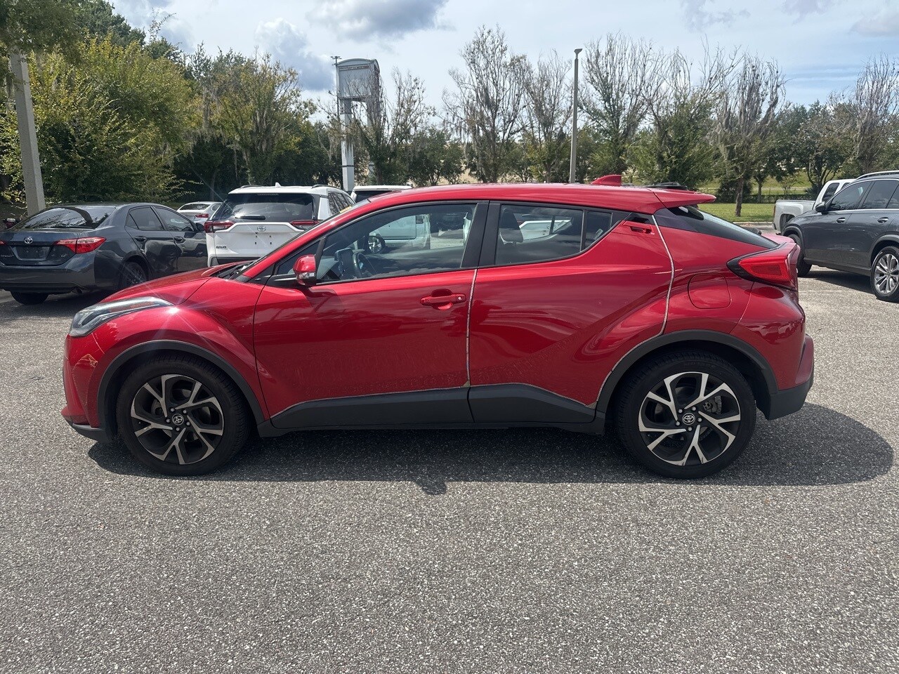 2021 Toyota C-HR XLE photo 2