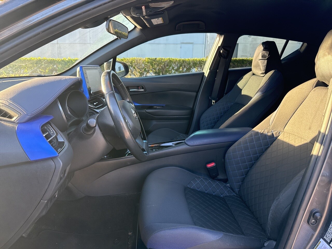 2022 Toyota C-HR XLE photo 4