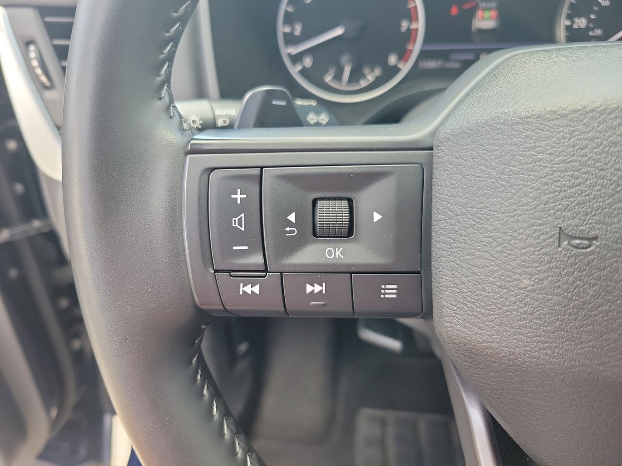 2025 Nissan Rogue SV - Photo 19