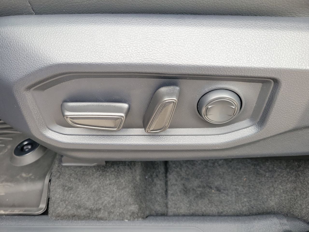 2026 Toyota Tundra SR5 - Photo 17