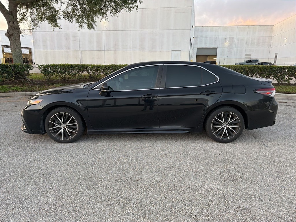 Used 2023 Toyota Camry SE Sedan