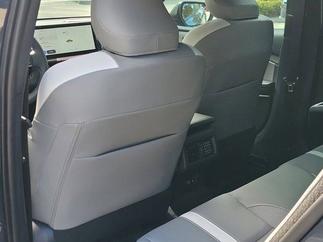 2026 Toyota Camry SE - Photo 10