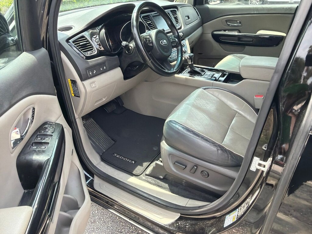 Used 2018 Kia Sedona SX Minivan/Van