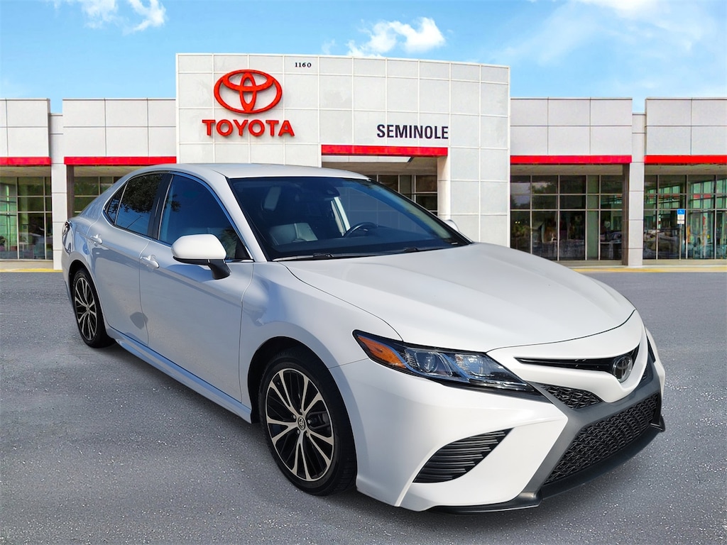 Used 2020 Toyota Camry SE Sedan