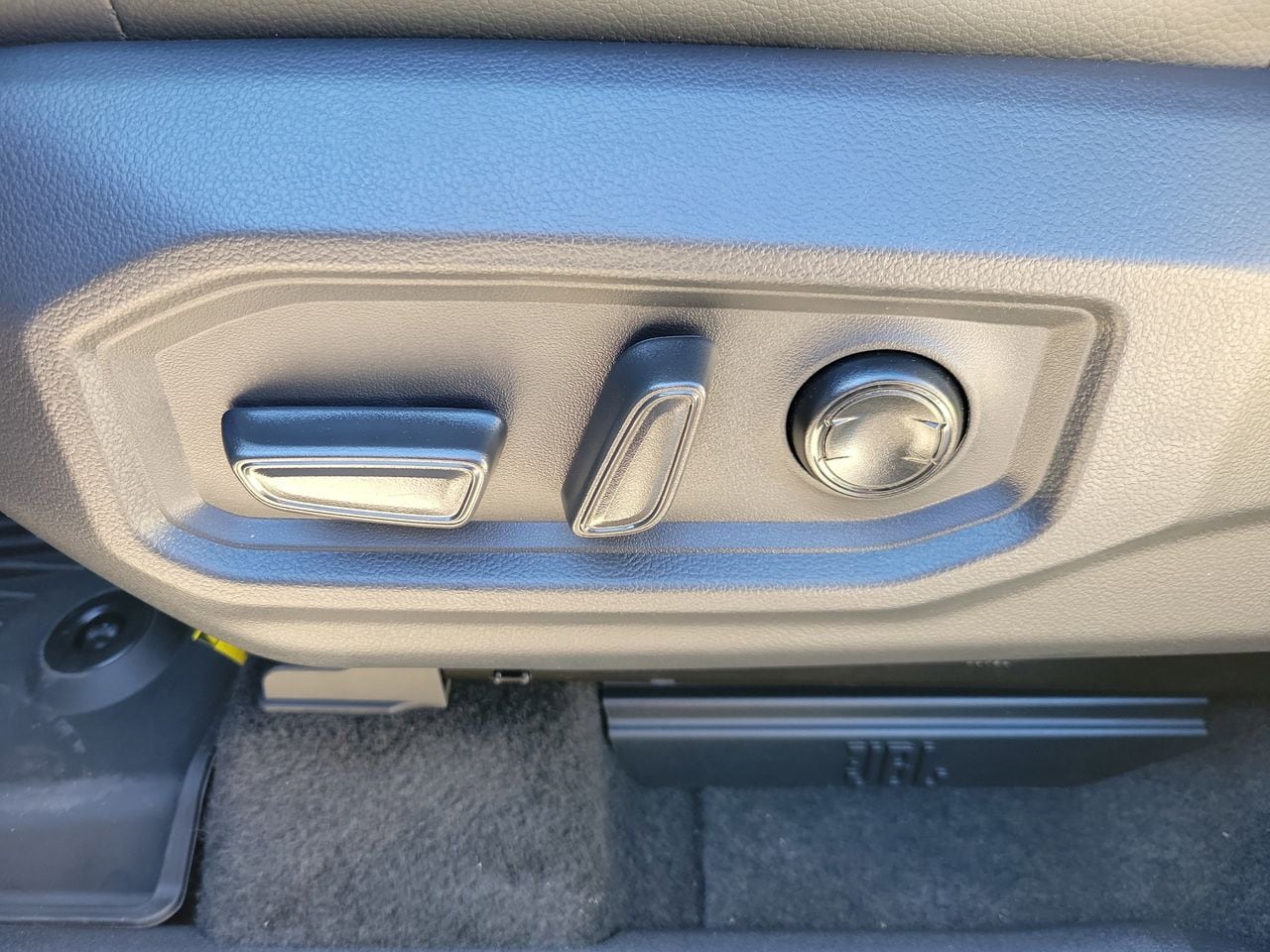 2026 Toyota Tundra Limited - Photo 17