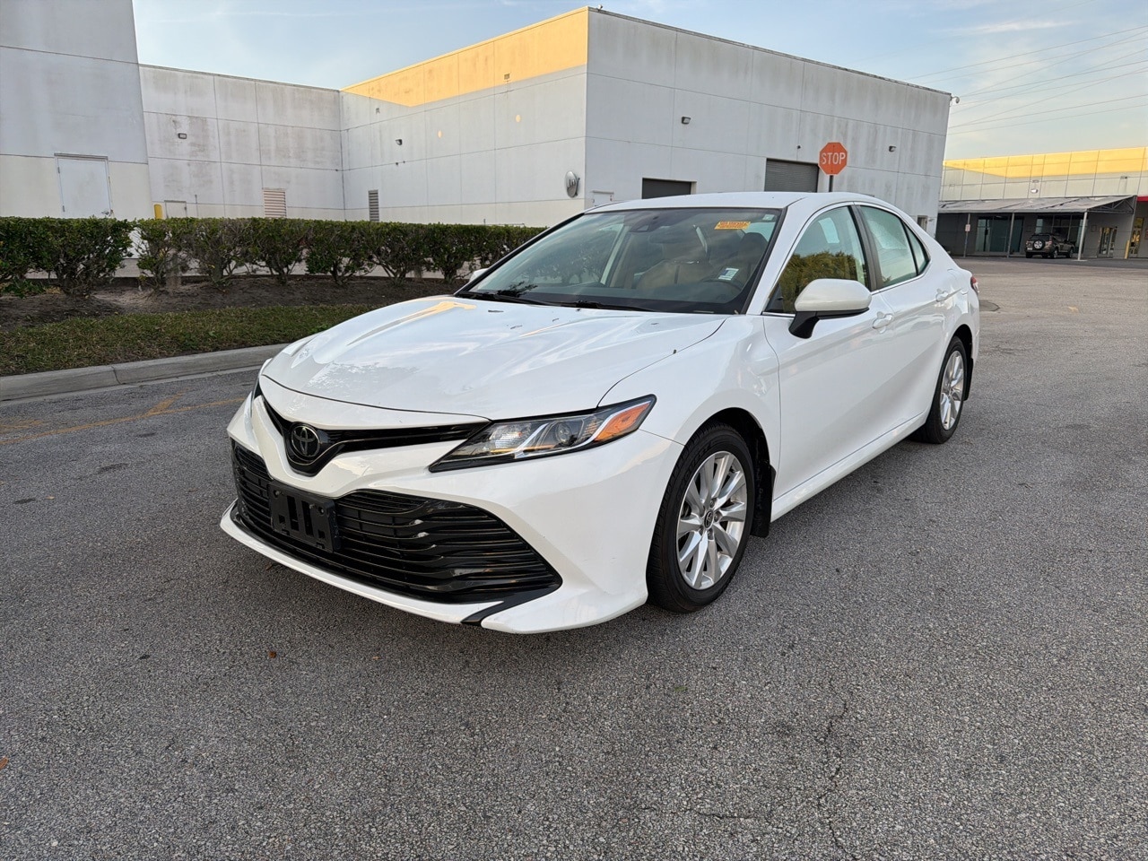 2020 Toyota Camry LE's photo