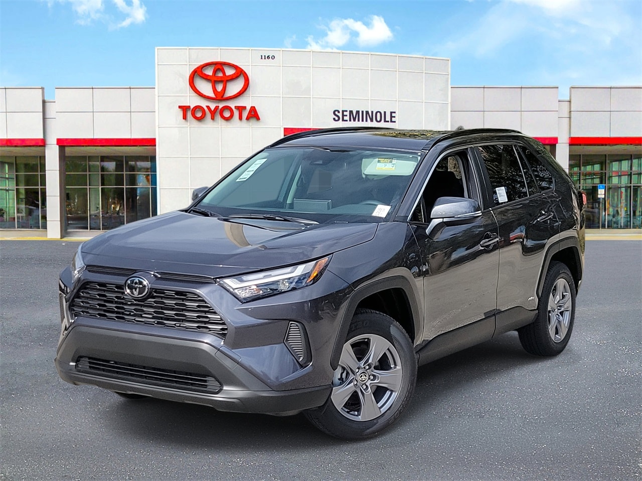 2025 Toyota RAV4 XLE's photo