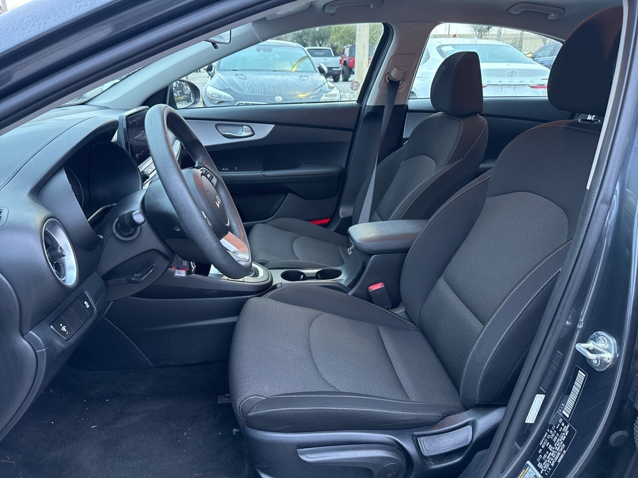 2024 Kia Forte LXS photo 4