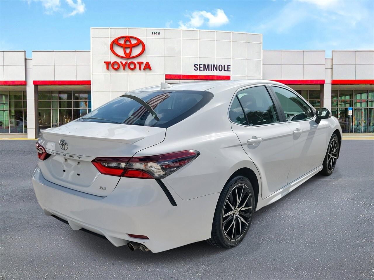 2024 Toyota Camry SE photo 3