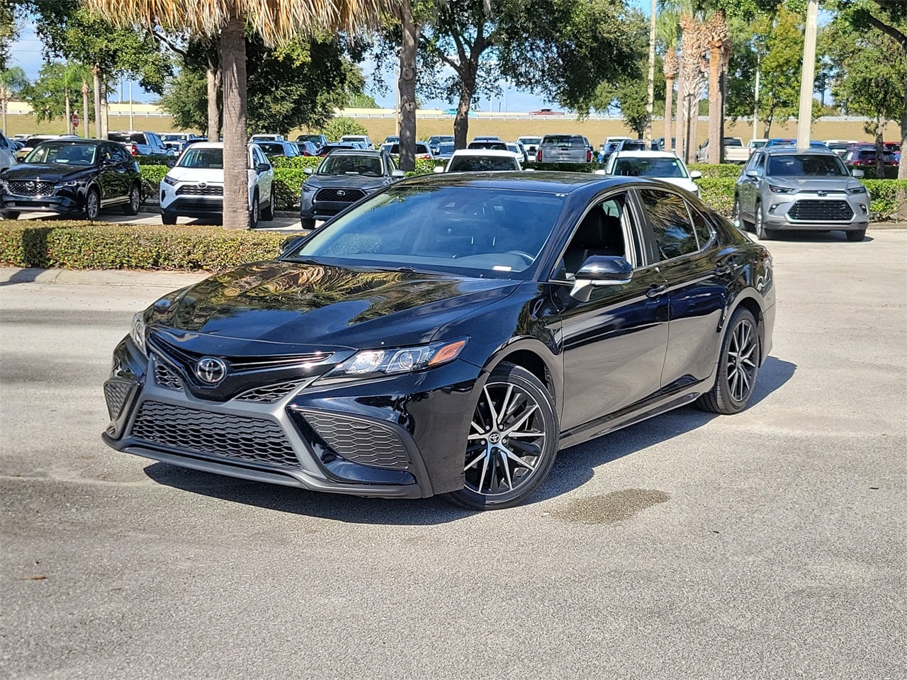 2023 Toyota Camry SE's photo