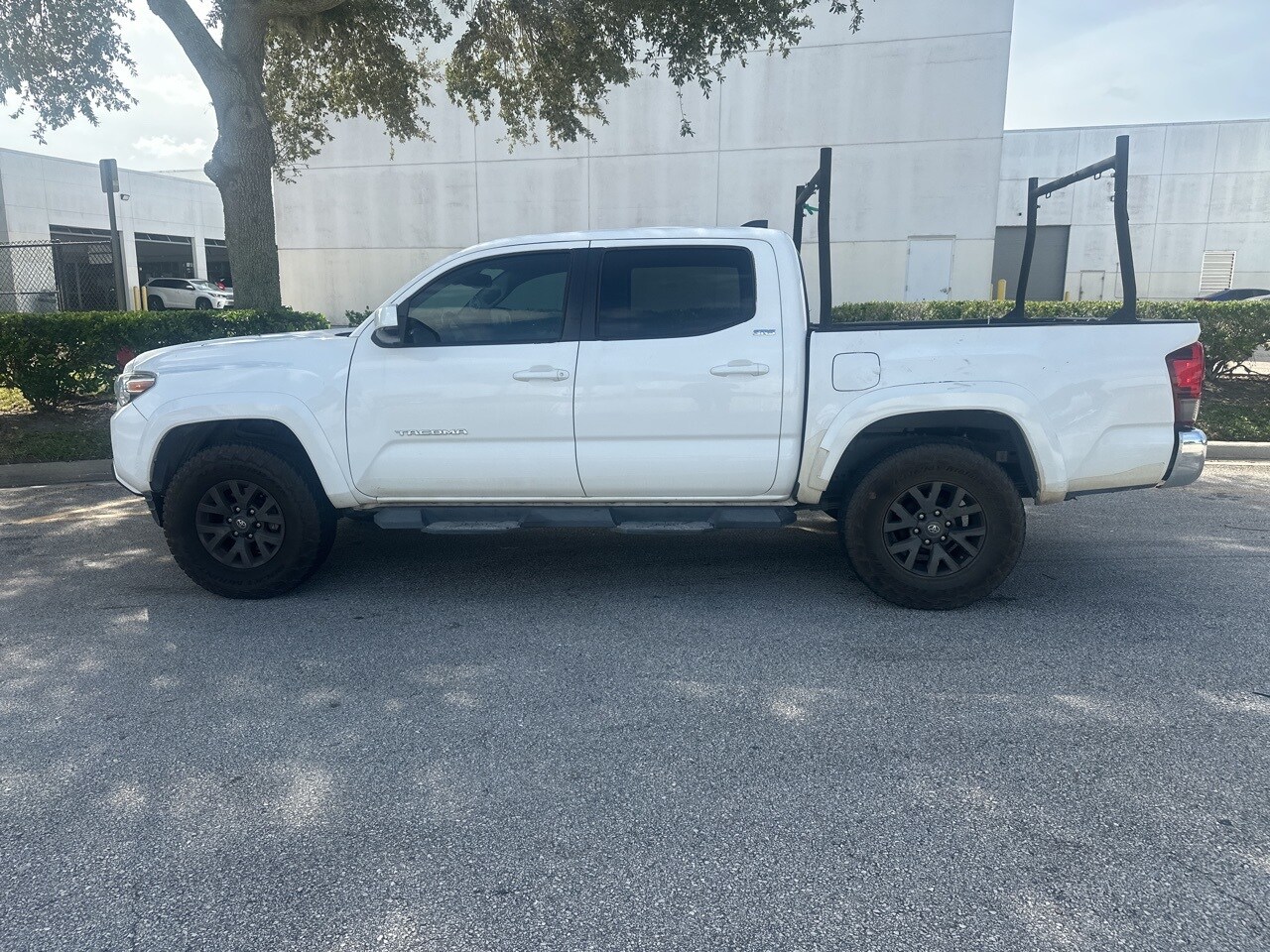 2020 Toyota Tacoma SR5 photo 2