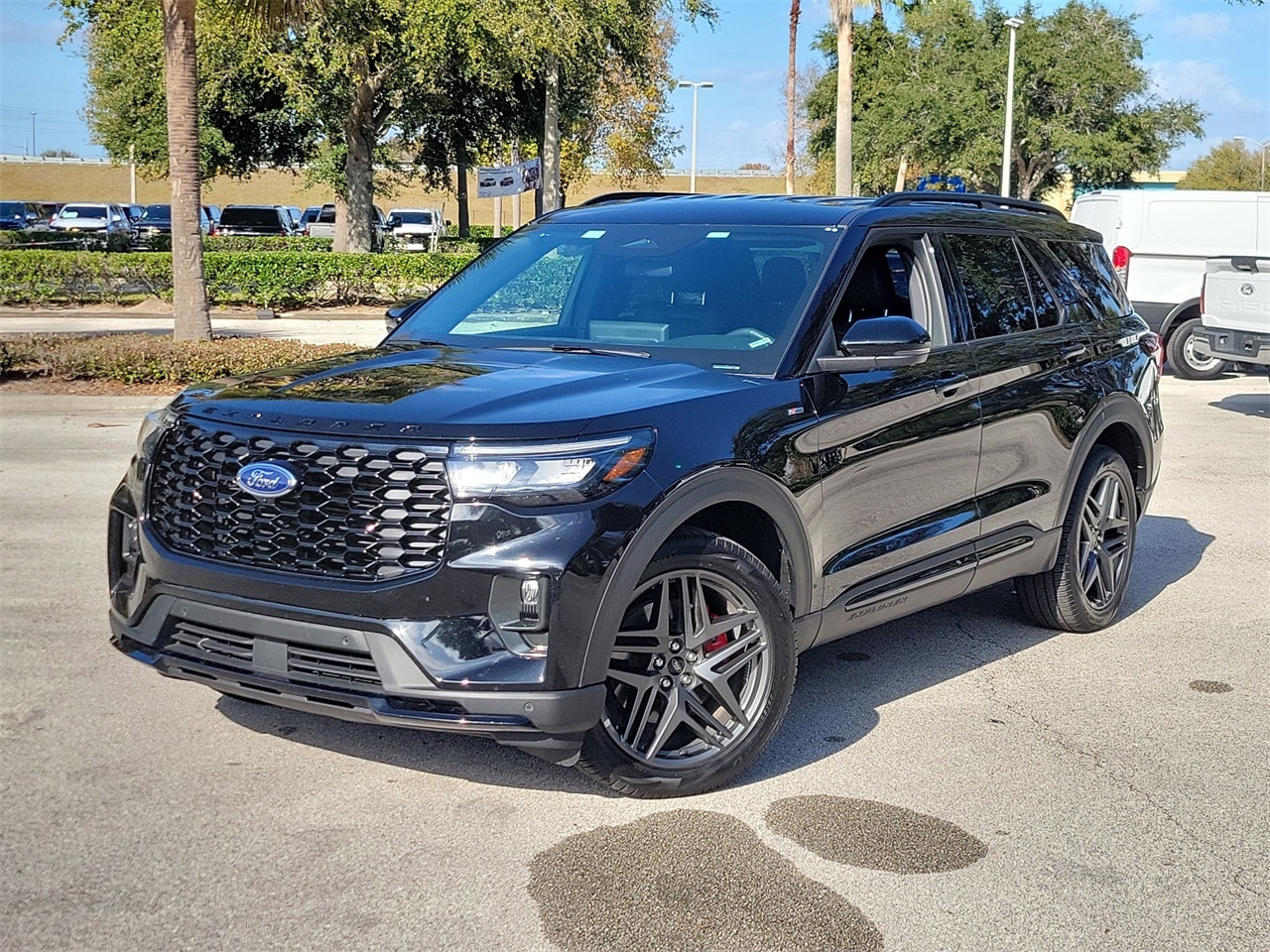 2025 Ford Explorer ST-LINE's photo