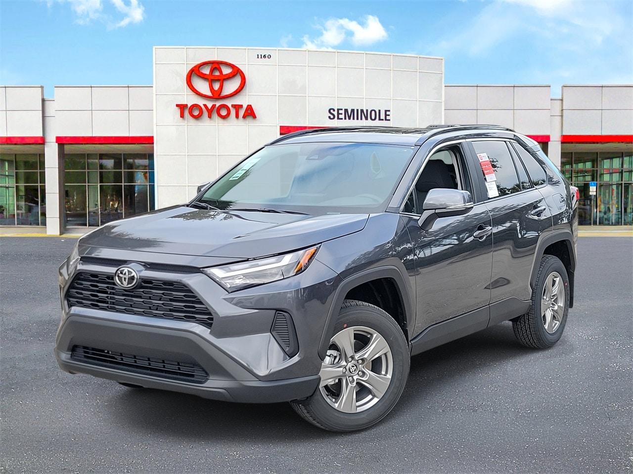 2025 Toyota RAV4 XLE's photo