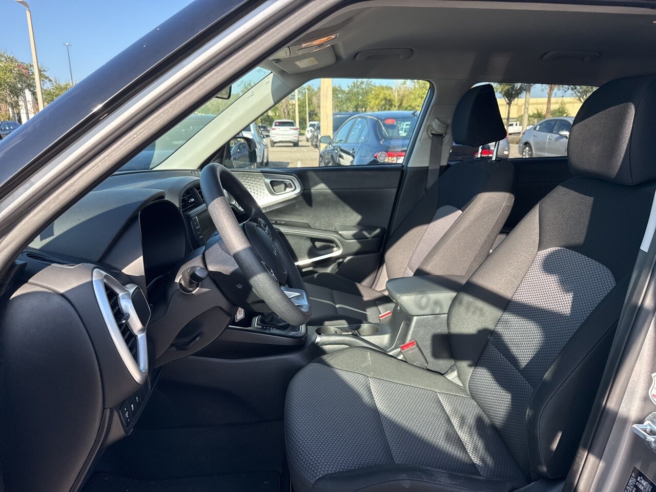2024 Kia Soul LX photo 2