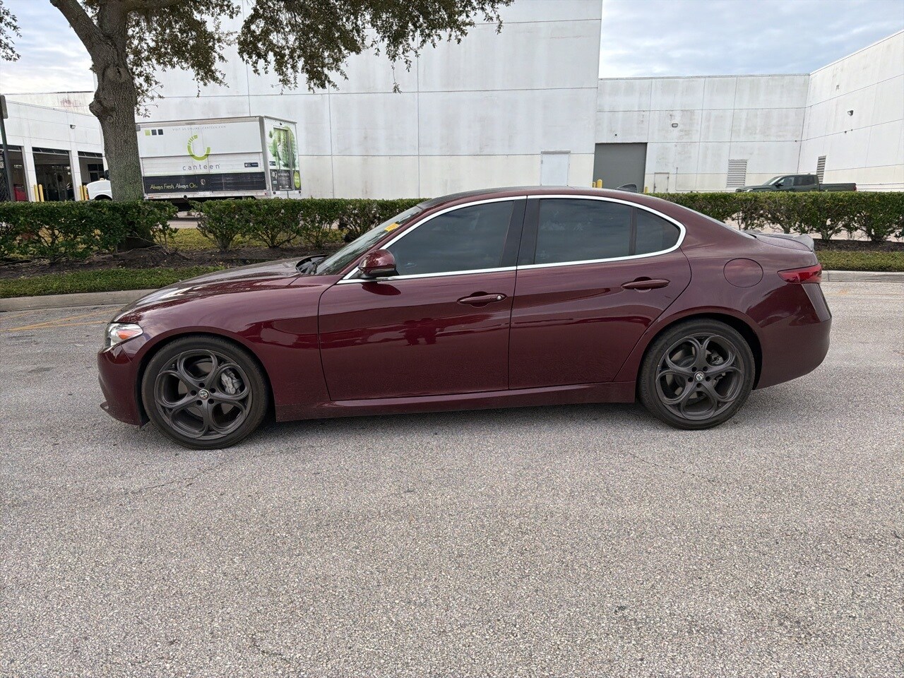 2018 Alfa Romeo Giulia Base photo 2